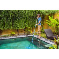 Čistenie bazéna: Ako udržať vodu čistú a priezračnú